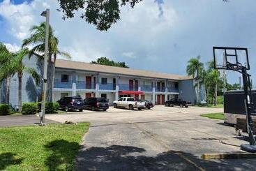 모텔 Lakeview Inn & Suites Okeechobee
