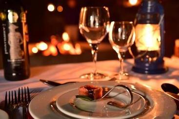 Отель Rhulani Safari Lodge