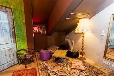 Riverside & China Town Hostel