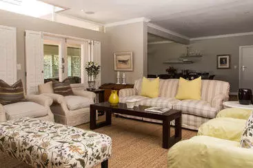 ベッドアンドブレックファースト The Islander Knysna Guesthouse