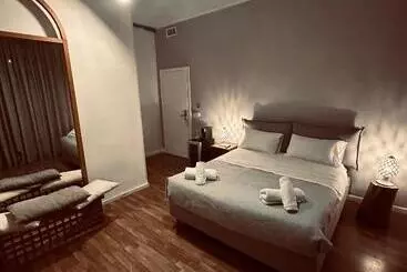 هتل B&b Degli Artisti Suite