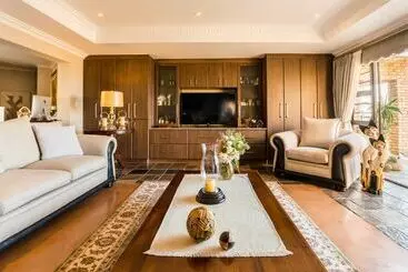 پانسیون Nautilus Guest House
