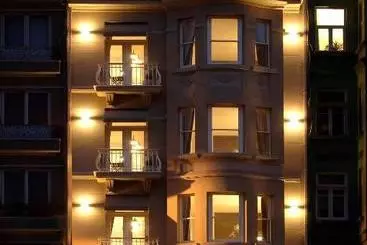 هتل Urban Suites