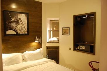 ホテル Urban Suites