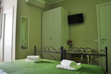 פנסיון Marcella House