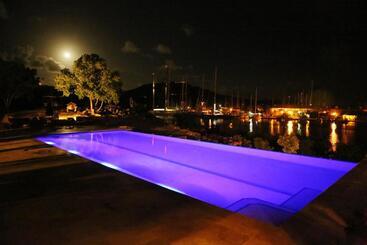 Hotel Gunpowder House & Suites