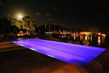 Hotel Gunpowder House & Suites