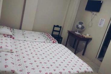 Hotel Hospedaje Residencial Los Fresnos   Miraflores Piura