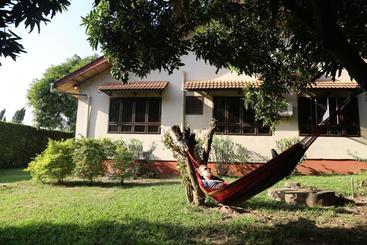 Bed and Breakfast Logess Estates Guesthouse