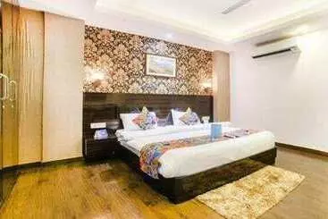 Fabhotel Galaxy Patel Nagar