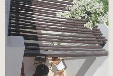 Bed and Breakfast Andavelo House