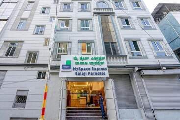 هتل Myspace Express Balaji Paradise