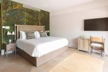 Itz Ana Resort & Residences