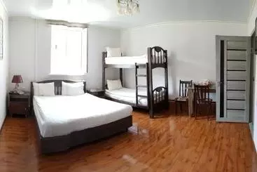 تختخواب و صبحانه Datka Guest House