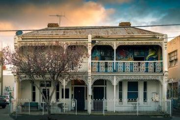 旅馆 Back Of Chapel