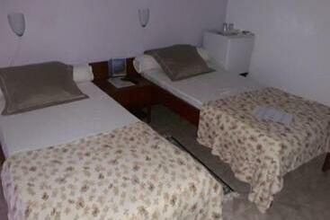 تختخواب و صبحانه Yria Residencial