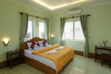 Hotel Emily And Nana Lodge