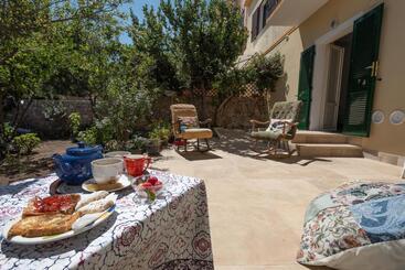 ベッドアンドブレックファースト Il Giardino Di Tatiana Rooms & Breakfast