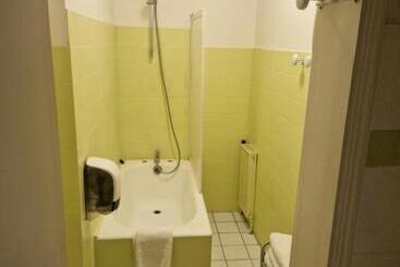 Hotel Hôtel Du Commerce