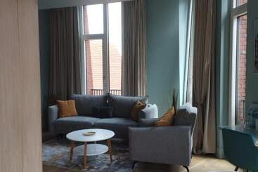 هتل Redstone Apartments