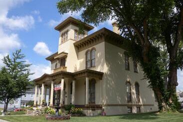 The Pepin Mansion B&b On Mansion Row 10 Min To Start Of The Bourbon Trail