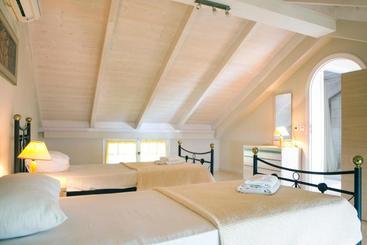 Отель Irena Studios & Apartments