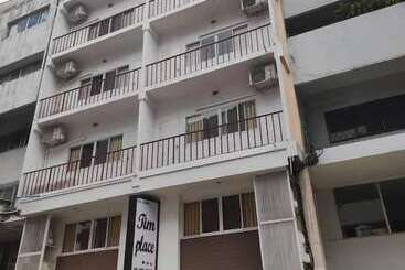 فندق Tim Place   Bts Phra Khanong