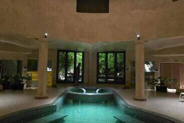 Resort The May Legend Catba