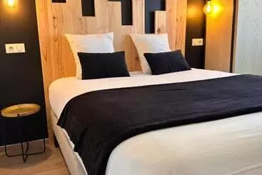 Auberge Du Vieux Lanas Logis Hotel Restaurant