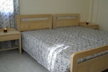 هتل Niriedes Dionyssos Village