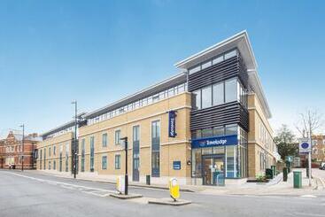 Otel Travelodge London Richmond Central