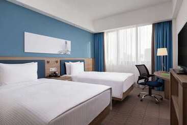 هتل Hampton By Hilton Astana Triumphal Arch