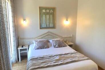 هتل Hôtel Méditerranée