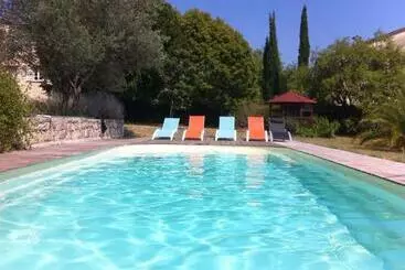 Bed and Breakfast L Escale Provençale