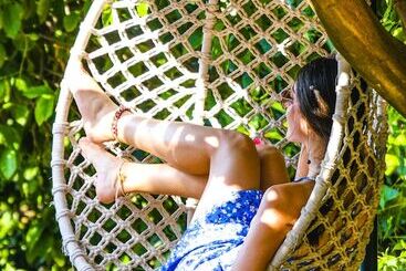 تختخواب و صبحانه Lemon Garden Lodge