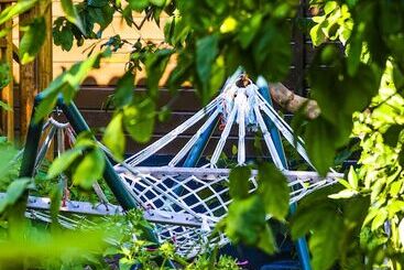 تختخواب و صبحانه Lemon Garden Lodge