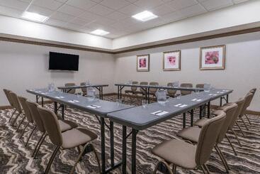 בית מלון כפרי Staybridge Suites Anchorage, An Ihg