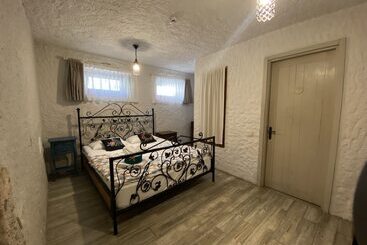 Mahzen Alacati Butik Otel