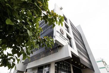 בית מלון כפרי Artemis Place Makati