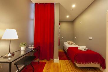 هاستل The Bridge