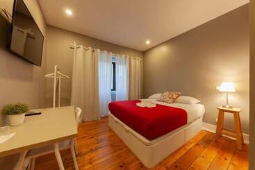 هاستل The Bridge