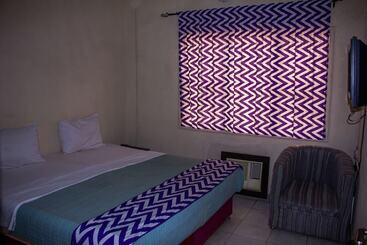 هتل Airport Budget