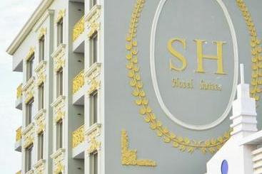 Отель Lechateau Boutique