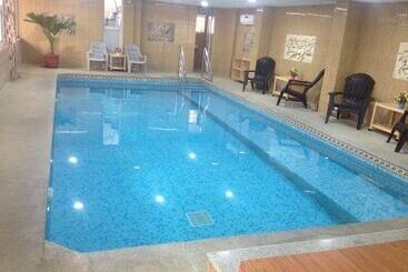 호텔 Suradeep Residency