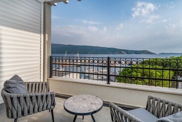 リゾートホテル Lazure Hotel & Marina