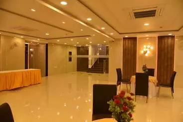 Nexus L Hotels In Charbagh Lucknow