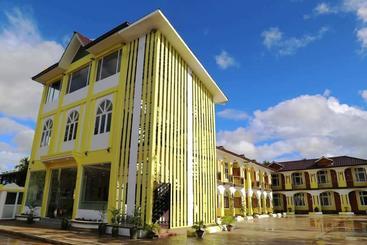 هتل Three Seasons