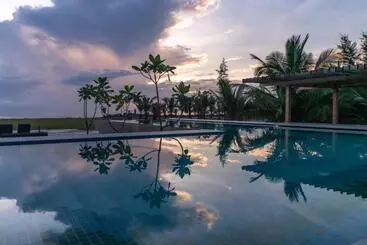 Otel Aprota Villas Arugambay