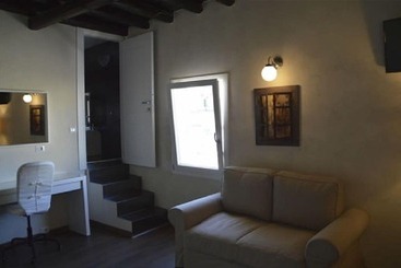 تختخواب و صبحانه Suite White House