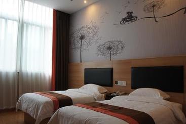 Otel Junyi  Shandong Zibo Zhangdian Railway Station